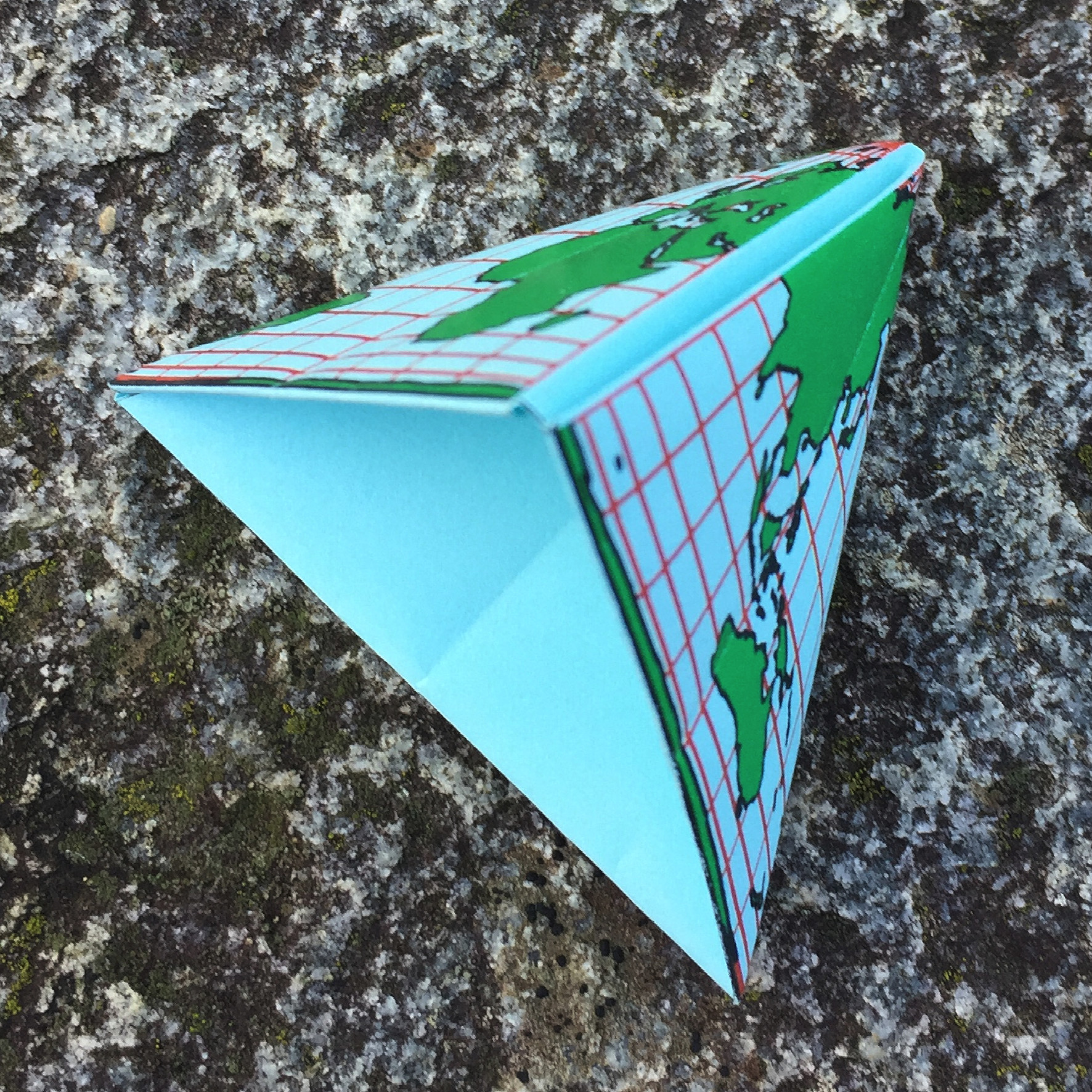 Ein Bild, das Dreieck, Gelände enthält.

Automatisch generierte Beschreibung