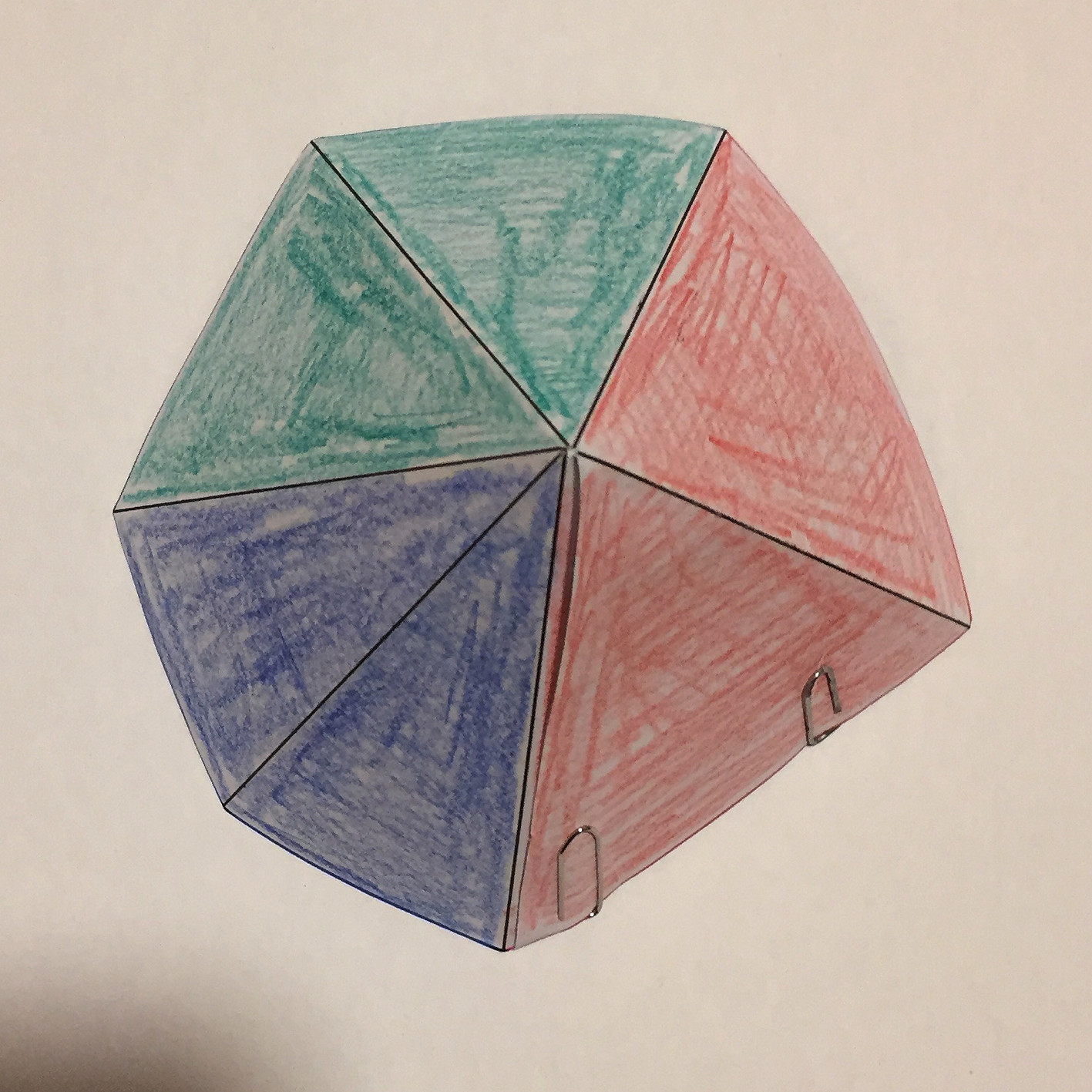 Ein Bild, das Zubehör, Origami enthält.
Automatisch generierte Beschreibung