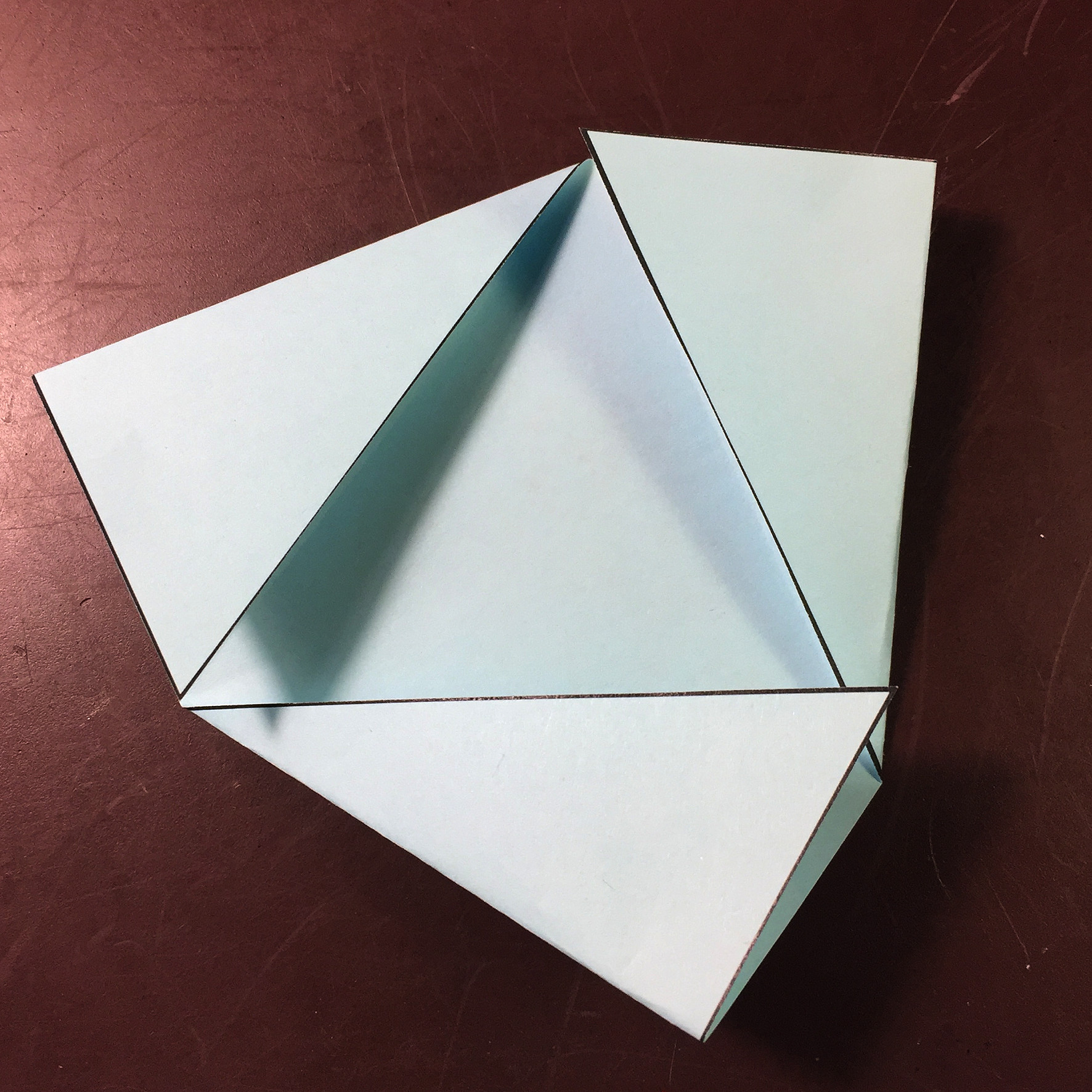 Ein Bild, das Papier, Papierprodukt, Papierkunst, Origamipapier enthält.

Automatisch generierte Beschreibung