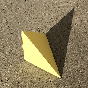 Ein Bild, das Boden, draußen, Briefpapier, Umschlag enthält.
Automatisch generierte Beschreibung